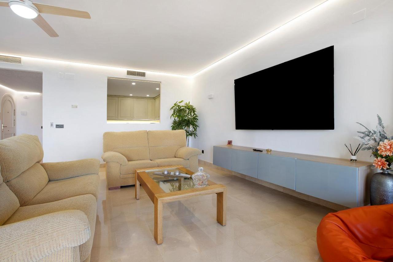 Luxury In Puerto Marina Apartment Benalmádena Exterior photo
